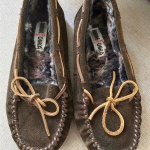 Minnetonka Brown Suede Women's Moccasins
